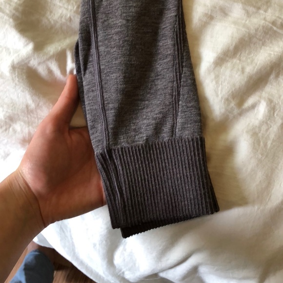 LULU LEMON LEGGINGS - Picture 2 of 4